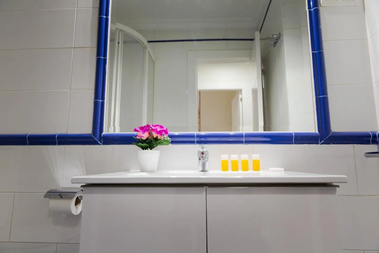Apartamento 3 Dormitorios Con Balcon Junto Calle Larios Málaga