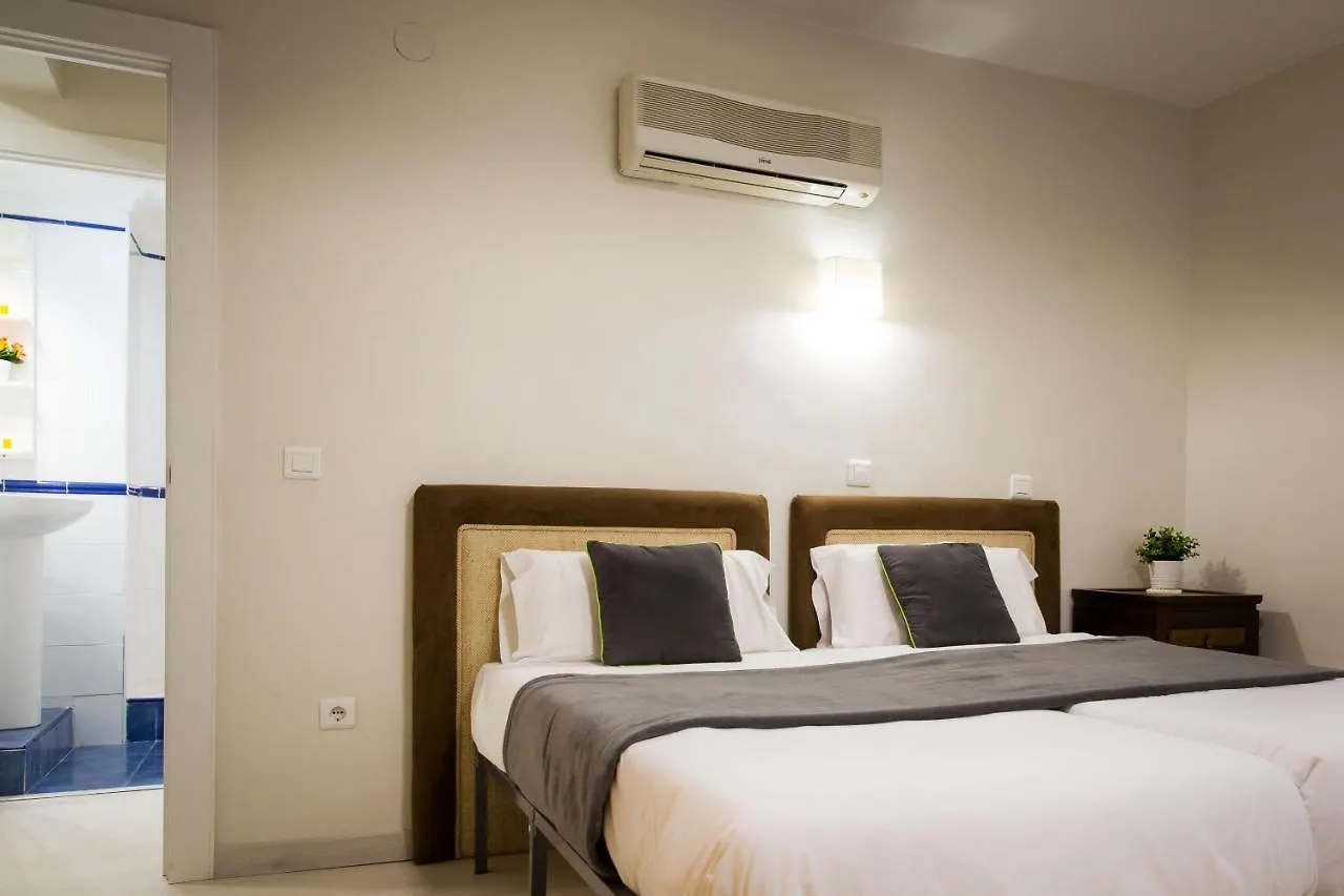 3 Dormitorios Con Balcon Junto Calle Larios Málaga