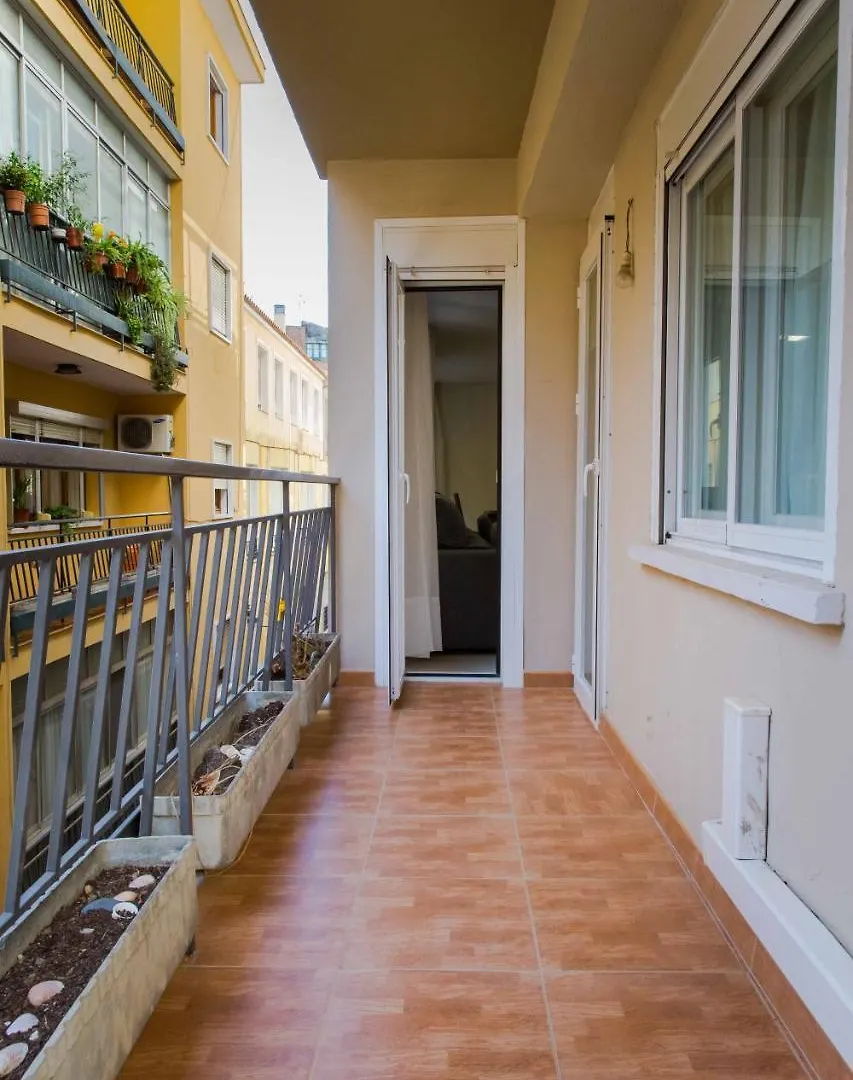 Apartamento 3 Dormitorios Con Balcon Junto Calle Larios Málaga